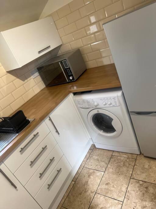 Apartament Large Modern Studio Flat Londyn Zewnętrze zdjęcie
